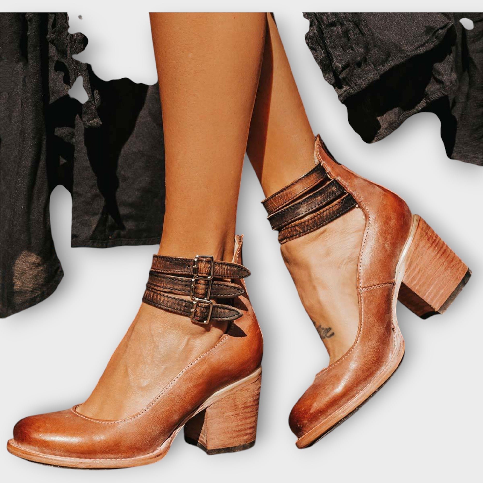 Karolína Sandálias Elegantes com Três Tiras e Salto Largo