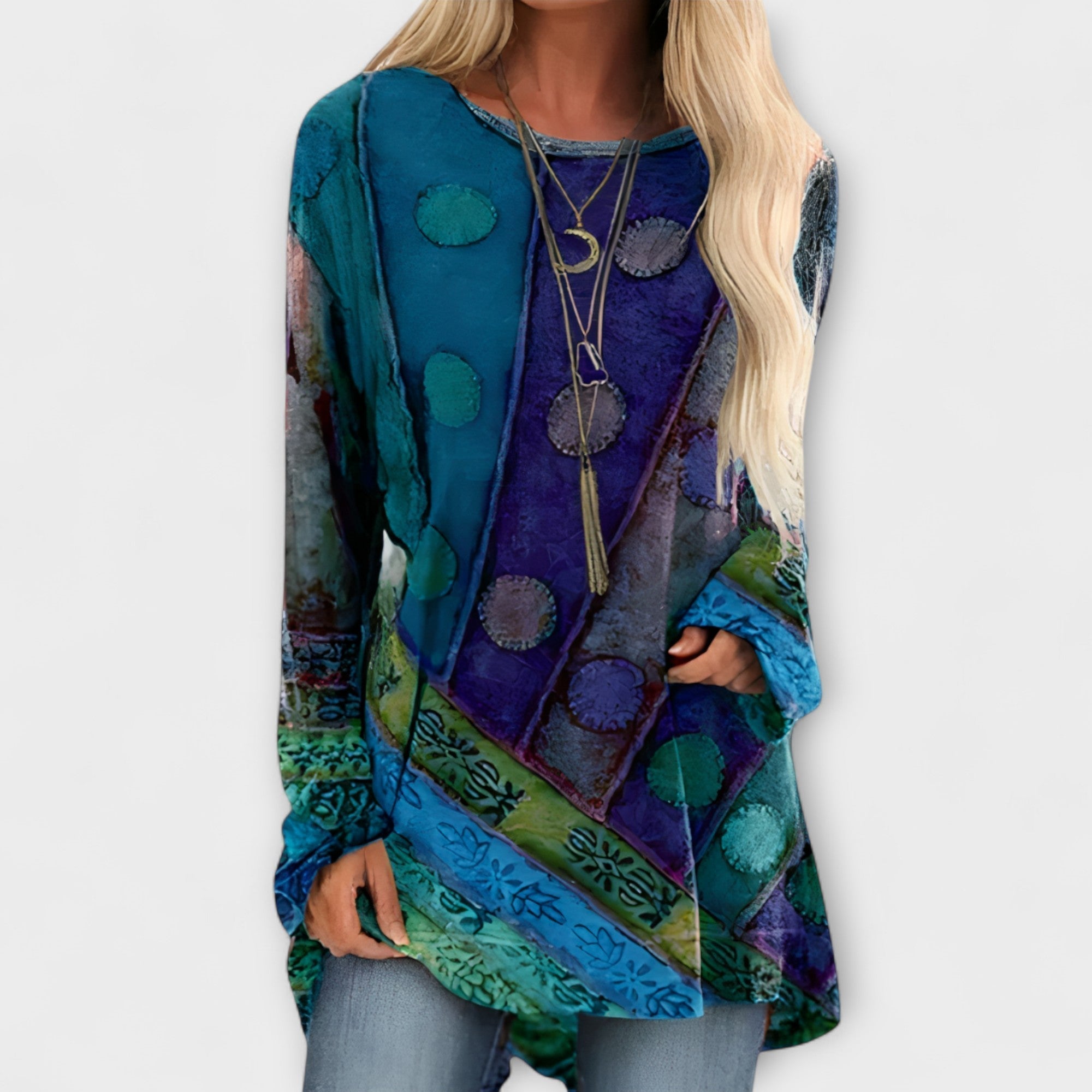 Blusa feminina estilosa com estampado étnico