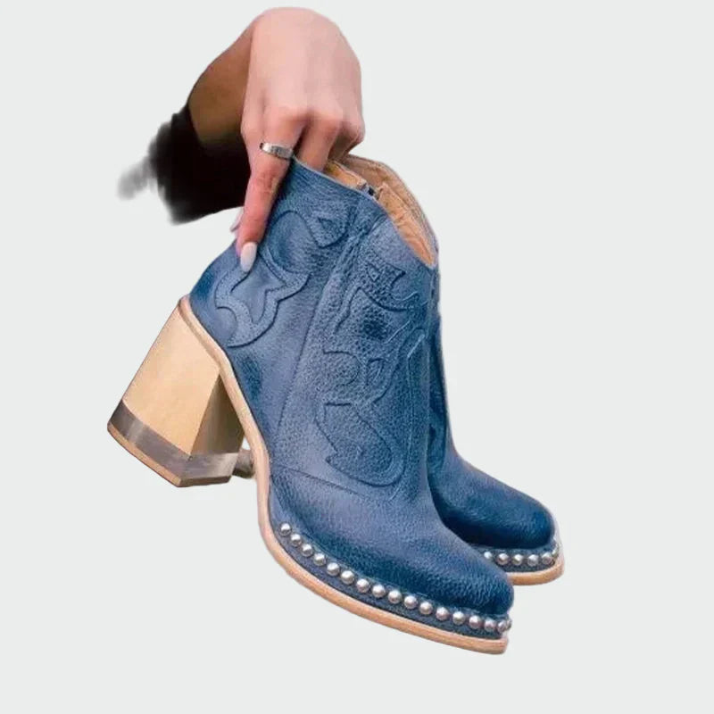 Adéla – Botas de Couro Bordadas