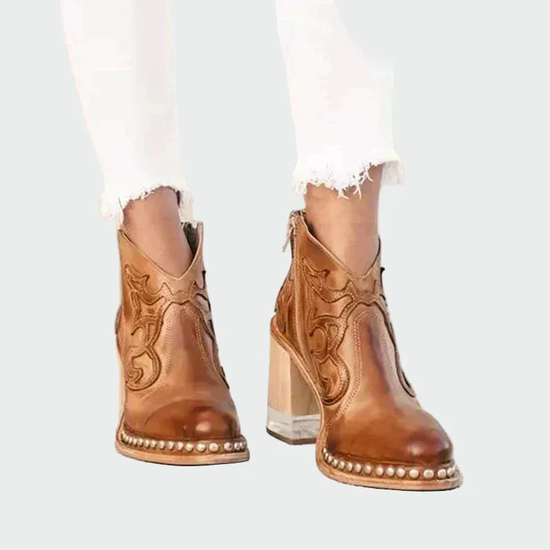 Adéla – Botas de Couro Bordadas