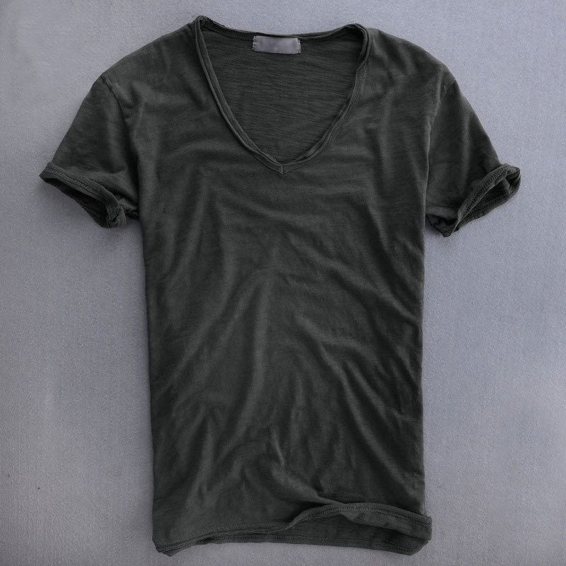 Tomáš – Camiseta Masculina com Decote em V